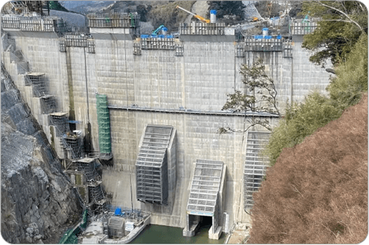 Dam discharge facility