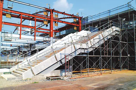 階段目隠し板(つくばエクスプレス守谷駅)