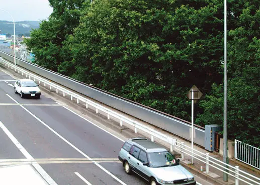 光ケーブル保護板(国道16号武蔵野橋)