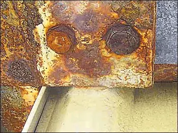 取り付け部もかなりヤバイ