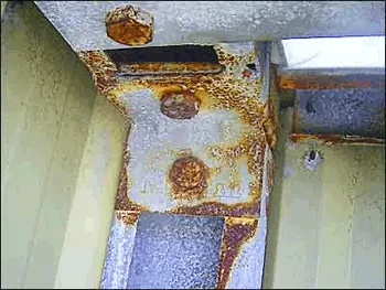 異種金属接合により腐食が増進！