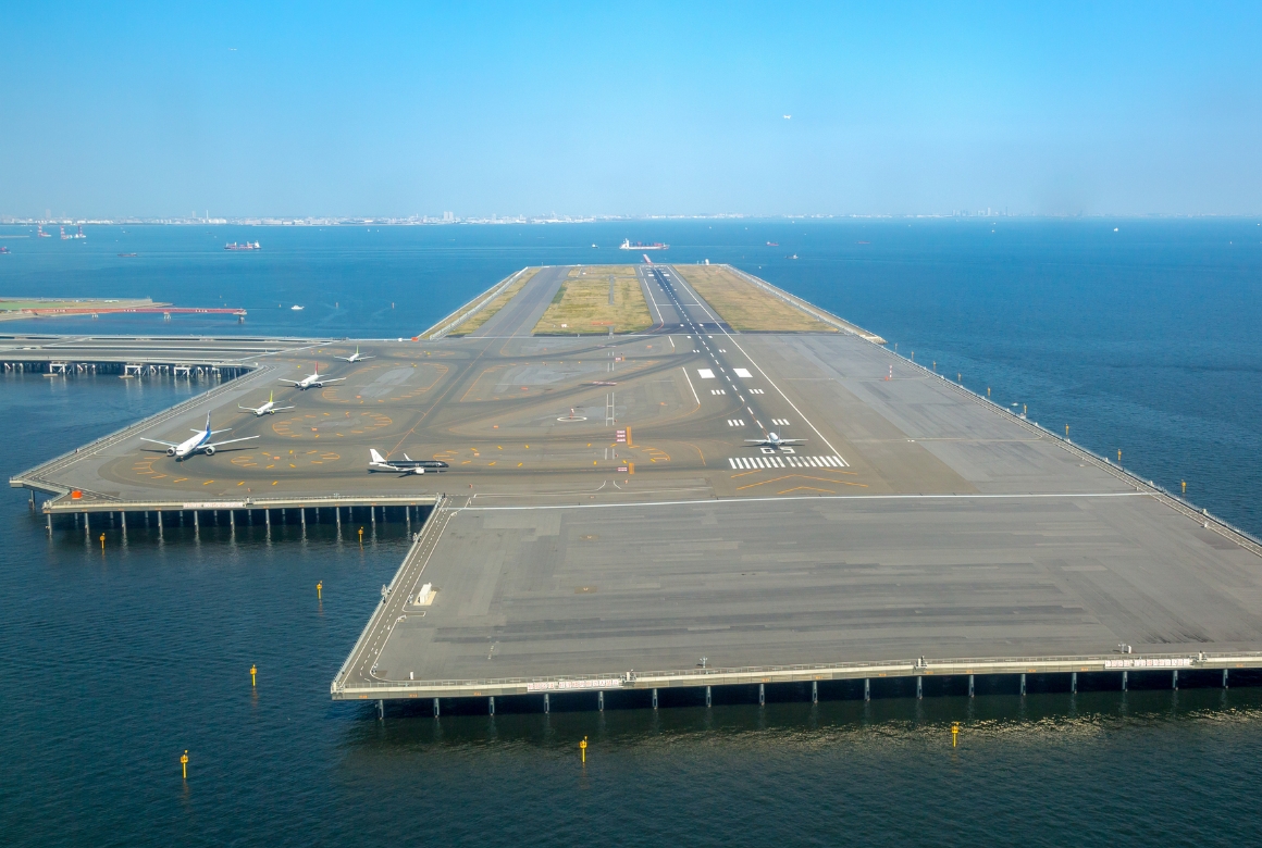 海上空港を支える鋼管杭・鋼管矢板基礎