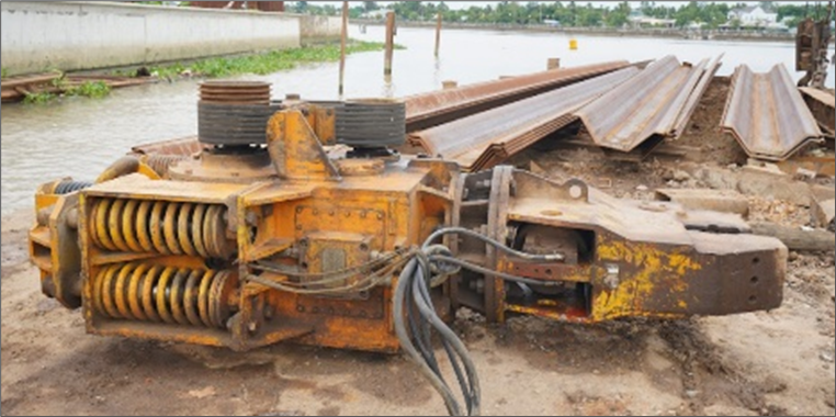 Vibrating hammer 60Kw Hat pile site arrangement