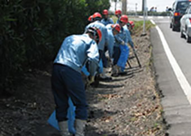 交差点付近にはタバコの吸殻が目立ちます