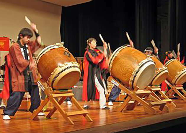 柔組と東海市櫓愛好会による勇壮な和太鼓の演奏