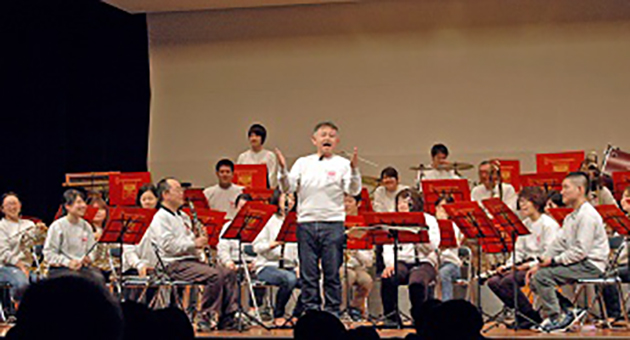 子供から大人まで楽しめる幅広い曲目と指揮者の軽妙なトークで観客をわかせた吹奏楽
