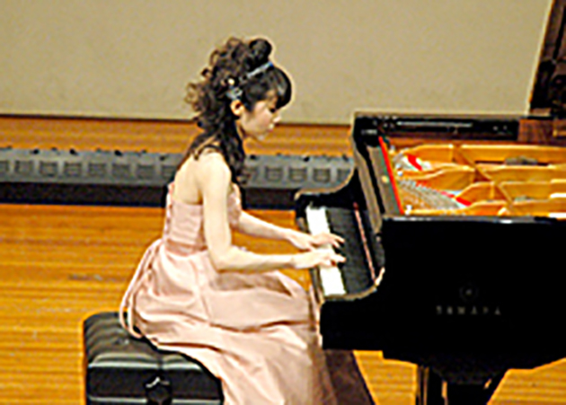 森友里恵さんによる華麗なるピアノ演奏